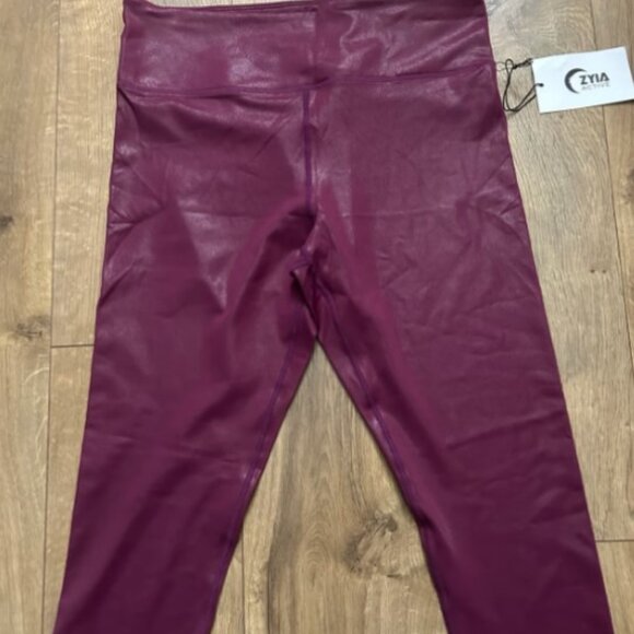 Zyia Lipgloss Metallic Plus High Rise Leggings 20” Inseam - Picture 4 of 4